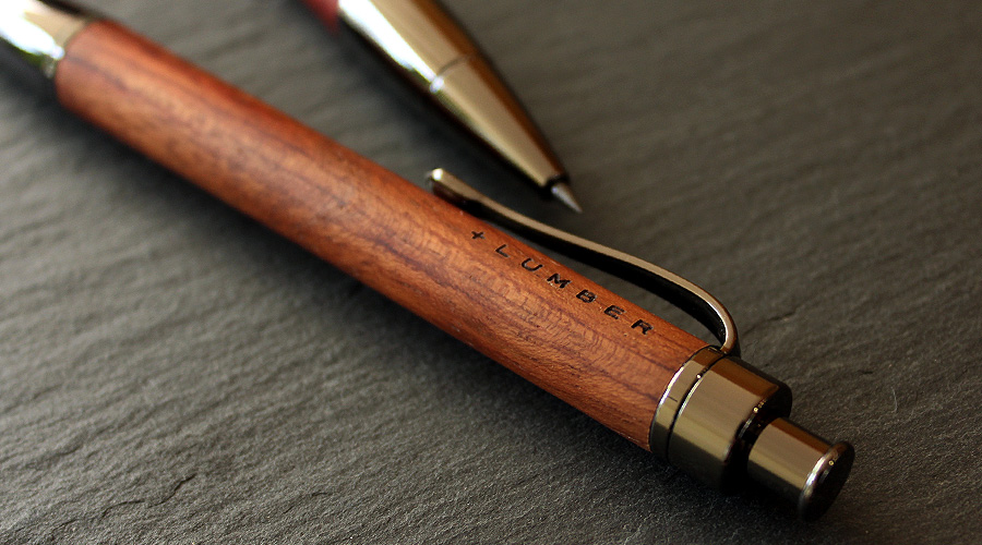 書き心地の良い大人の為のおしゃれな木製鉛筆ホルダー。