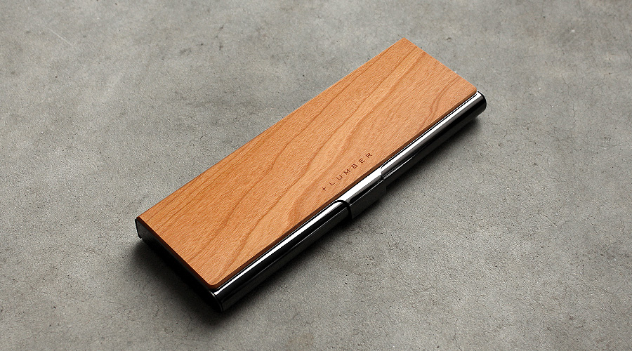 シンプルでおしゃれなデザイン、木とステンレスの筆箱。