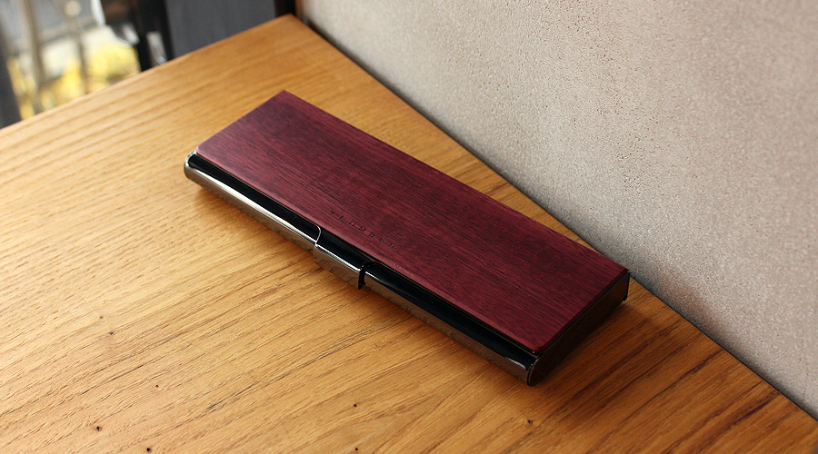 重厚感のあるステンレス素材と銘木で魅せる木製筆箱・ペンケース・ペン 