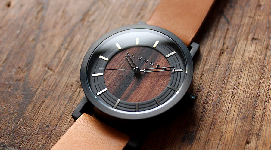 ステンレスケースと黒檀を組み合わせた木製腕時計