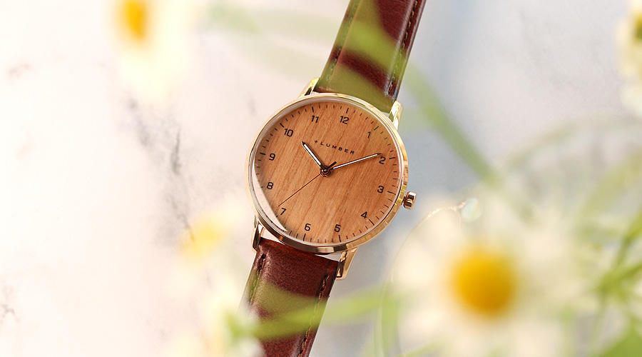 シンプルなスタイルが木目をより強調する木製腕時計、大きくて見やすいビッグフェイス仕様。
