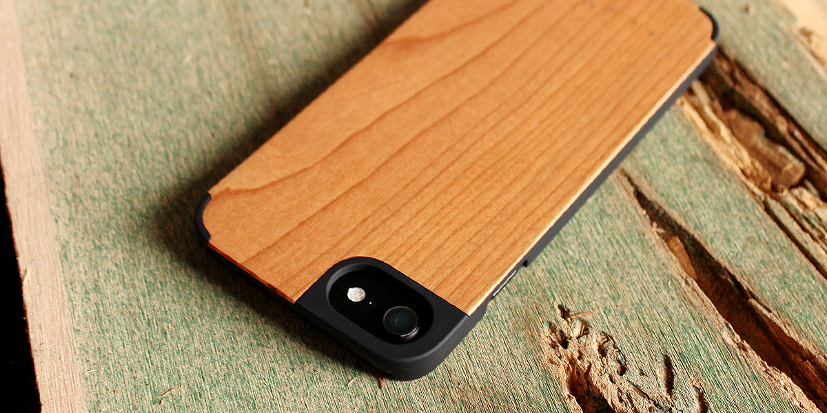丈夫なハードケースと天然木を融合した iPhone SE3/SE2/8/7/6専用木製ケース
