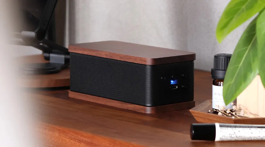 音楽を楽しみ、空間を彩る。木製Bluetoothモバイルスピーカー「MOBILE SPEAKER」