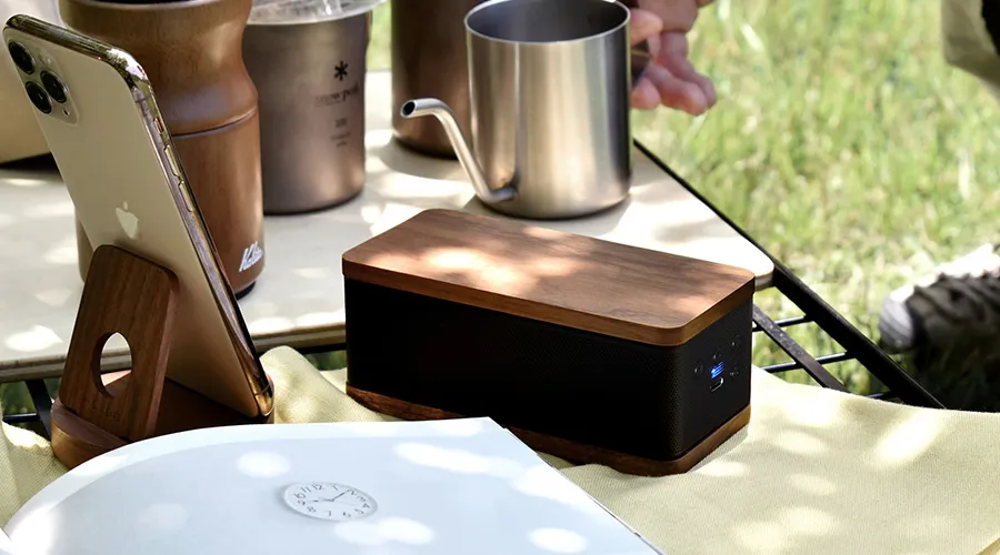 音楽を楽しみ、空間を彩る。木製Bluetoothモバイルスピーカー「MOBILE SPEAKER」