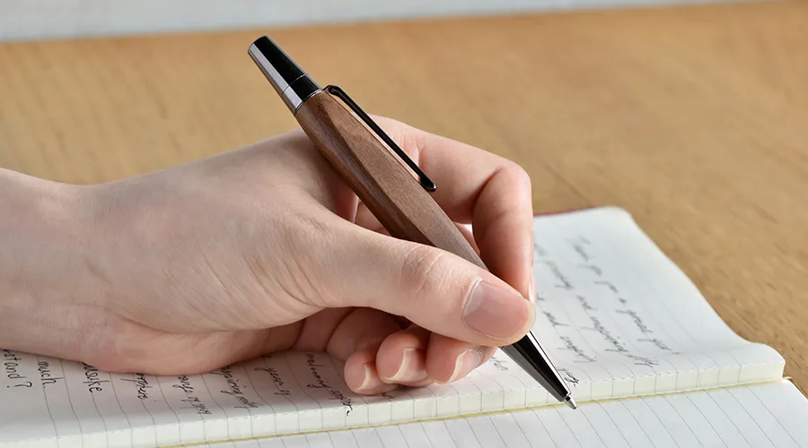 銘木をプラスした木製ボールペン