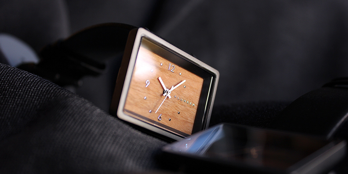 銘木をプラスした木製の腕時計