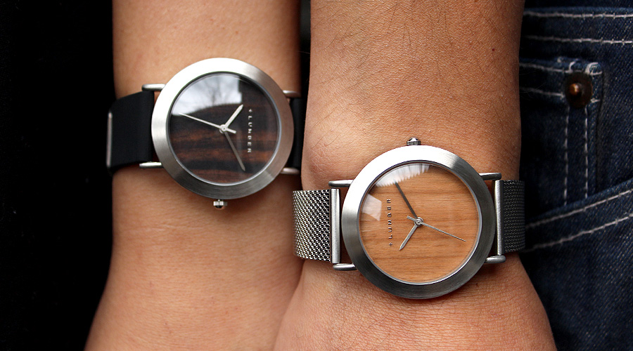 素材感をシンプルに強調したスタイルの腕時計